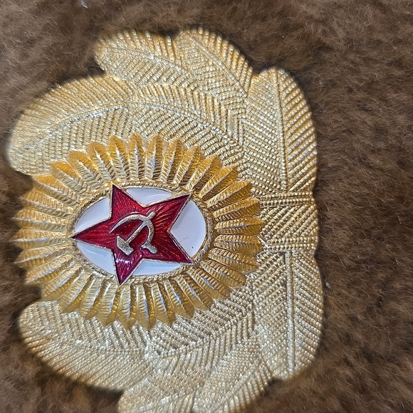 Vinrage Brown Faux Fur Russian Ushanka hat with a Sovie Star Badge - Picture 8 of 8